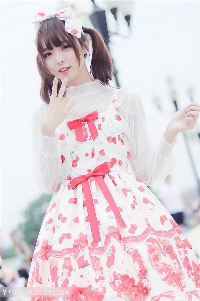 穿着裙子的高清小美女图片