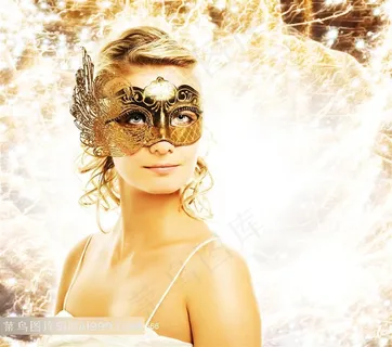 金发美女金属花纹面具高清图片