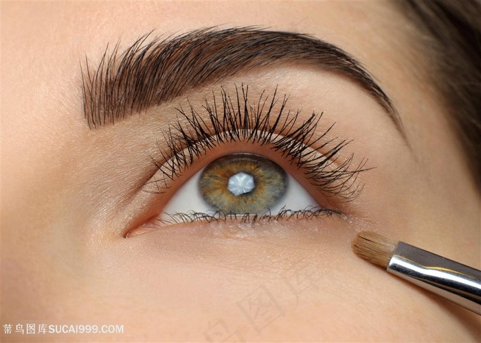 修眉的时尚美女高清图