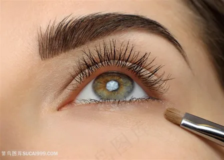 修眉的时尚美女高清图