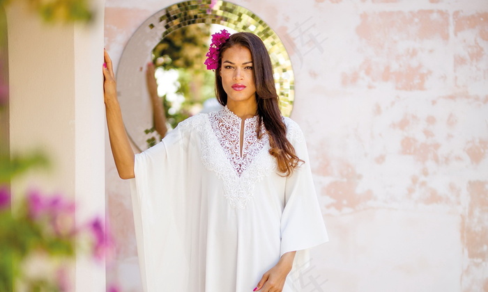 室内棚拍成熟少妇图片