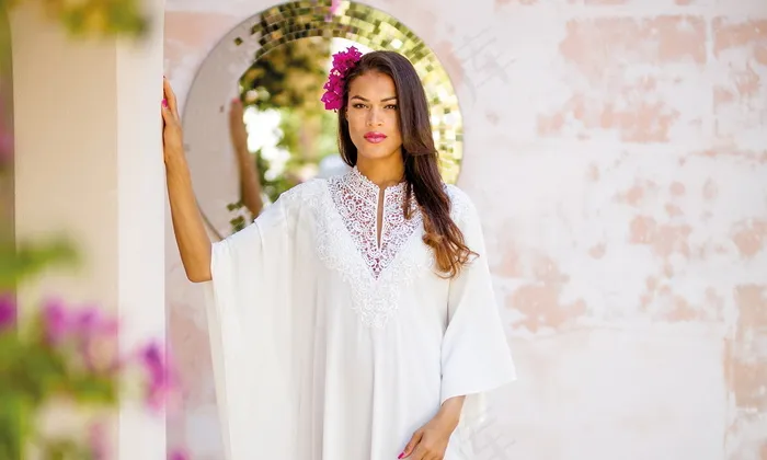 室内棚拍成熟少妇图片