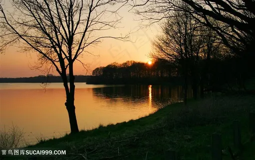 黄昏湖畔美景风景画