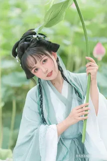 超清荷花与古装写真少女图片
