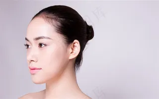 清新盘发美女左脸特写图片