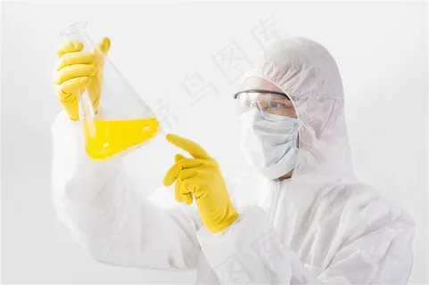 穿着防化服戴着面具眼镜做实验的实验人员 穿着防化服戴着面具眼镜做实验的实验人员