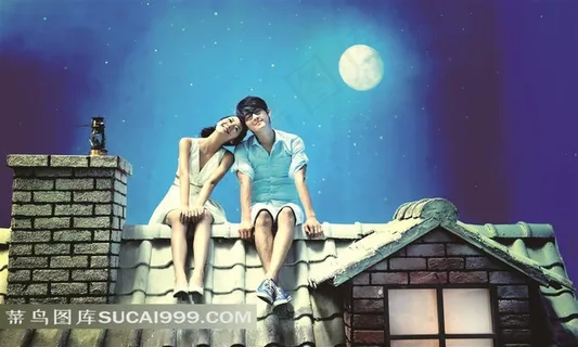 浪漫月亮屋顶上的情侣婚纱摄影