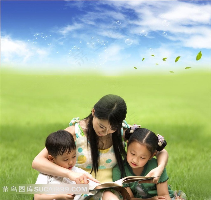 在草地上一起看书老师学生