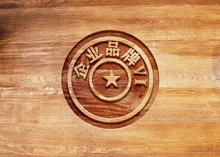 木头上logo样机设计图片