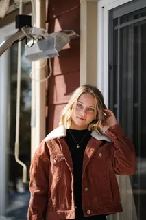 年轻少女生活照图片