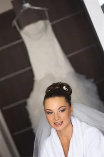 期待穿上婚纱的一刻