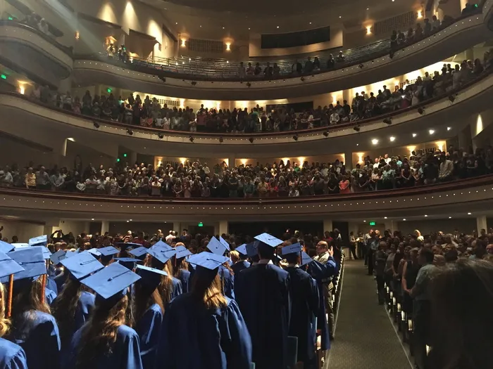 大学生毕业典礼图片