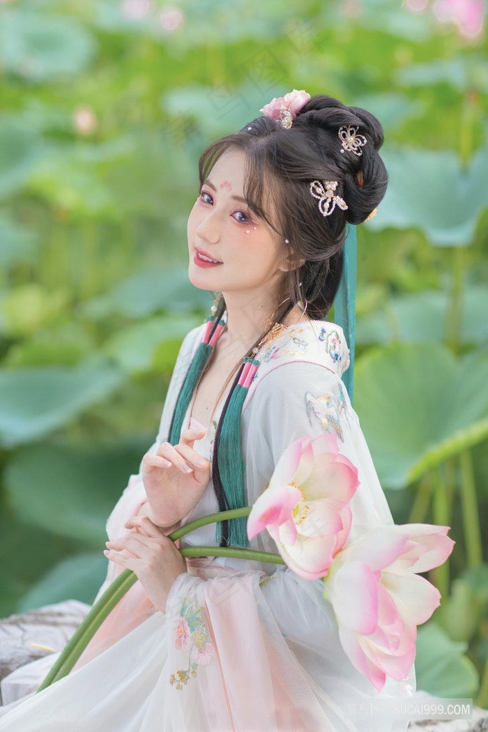 超清清纯可爱的古装少女写真图片