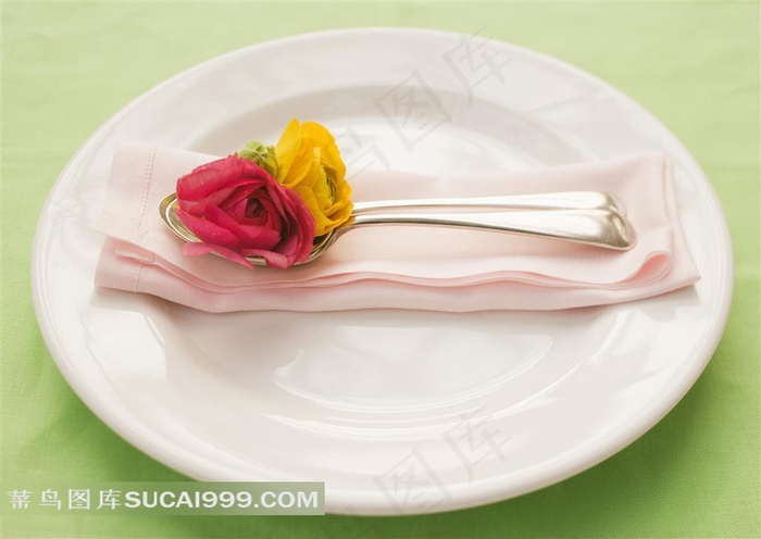 勺子上的玫瑰花