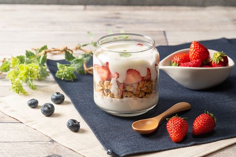 复活节自制饼干蓝莓草莓牛奶场景(17)