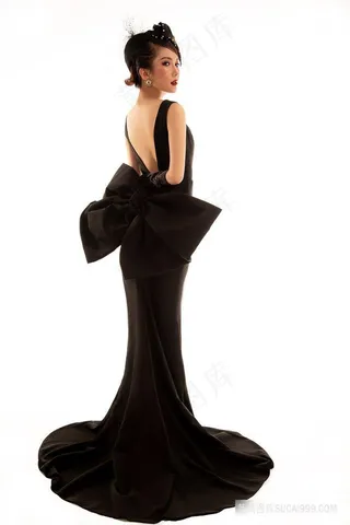 亚洲*黑色礼服美女图片