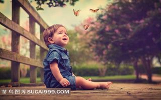 坐在地上的小孩图片