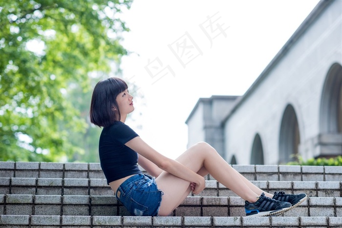 短发美女蔡谨卉高清写真大图