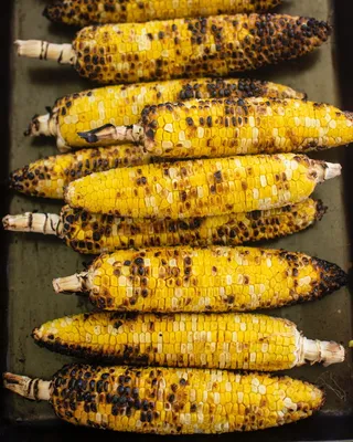 烤玉米棒图片