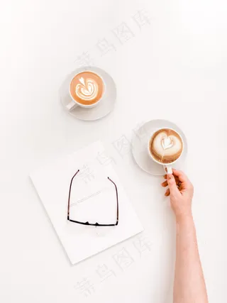 卡布奇诺拉花咖啡图片
