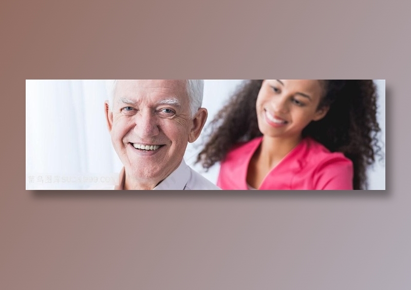 女性与老年人家庭高清图片