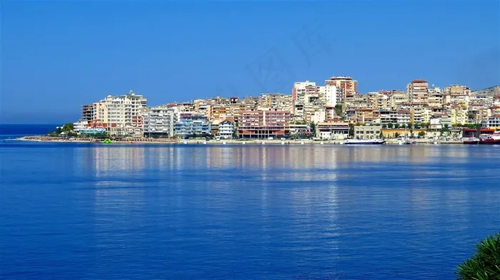 海岛上的城市建筑