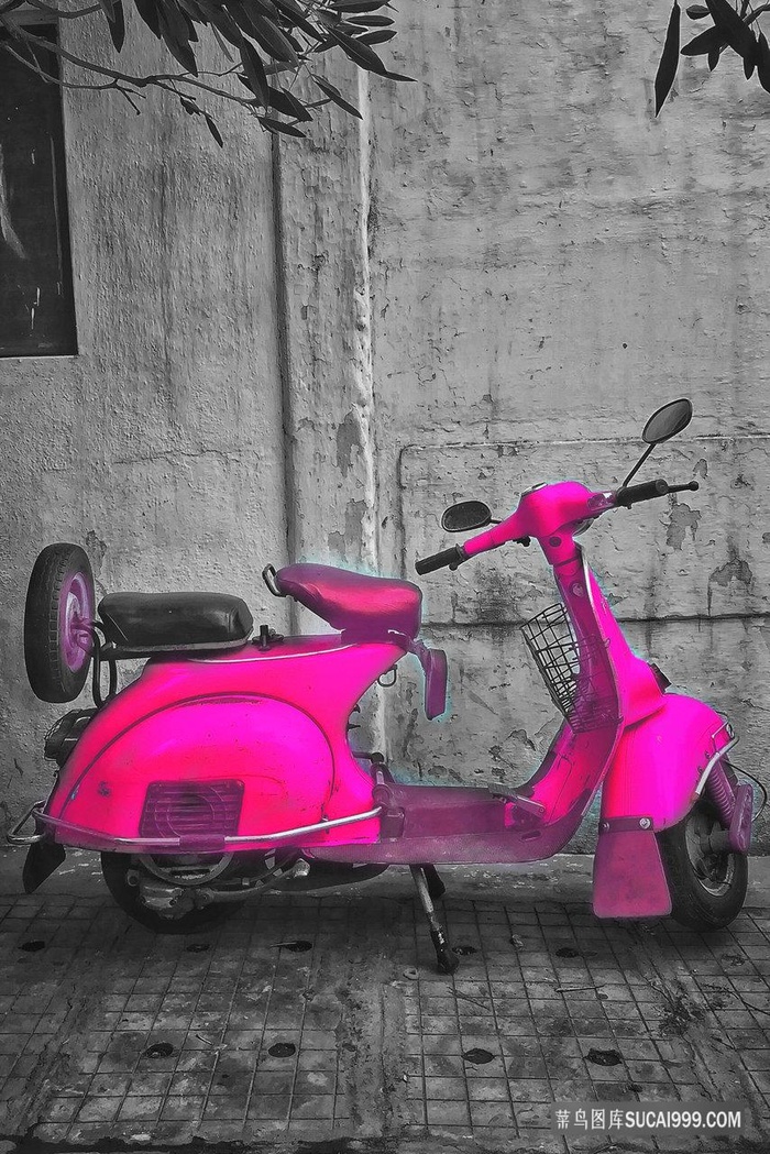 唯美粉色电动车风景画