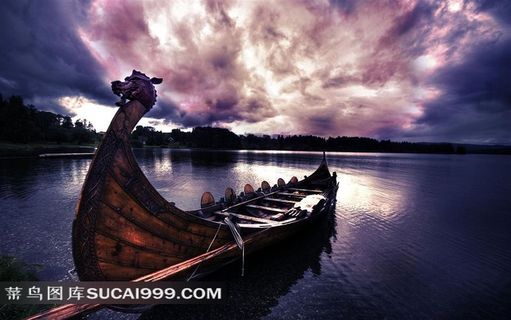 CG魔幻世界河里的龙舟