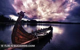 CG魔幻世界河里的龙舟