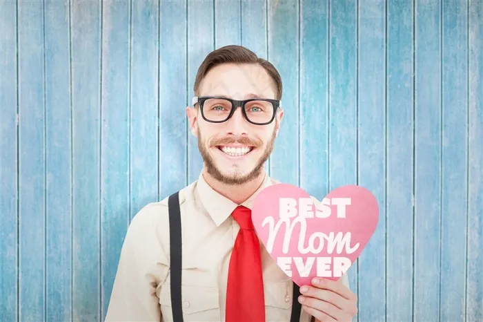 拿着心与玫瑰花的男子高清摄影图片素材