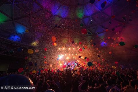 群星艺演现场欢呼的观众高清图