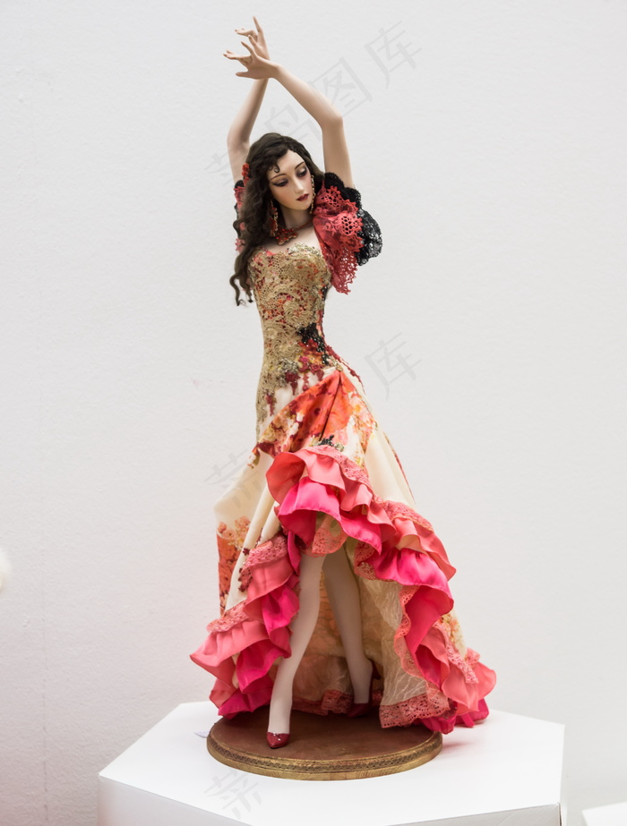 舞蹈娃娃摆件图片