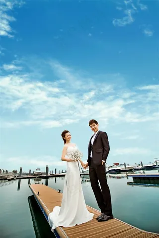 时尚恋人婚纱港口外拍精美特写