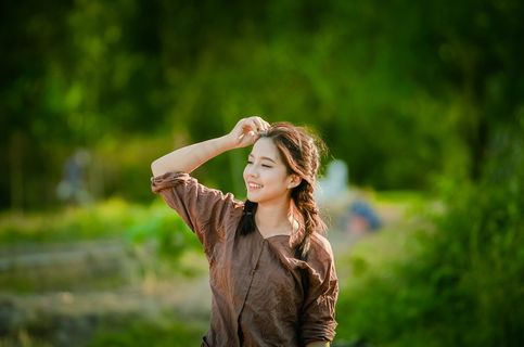 清新麻花辫女生图片 清新麻花辫女生图片