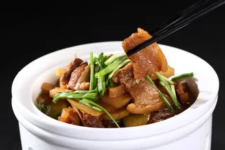 D00279萝卜焖罐肉