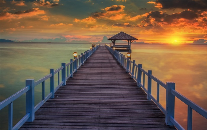 夕阳美景木桥海景风景图片
