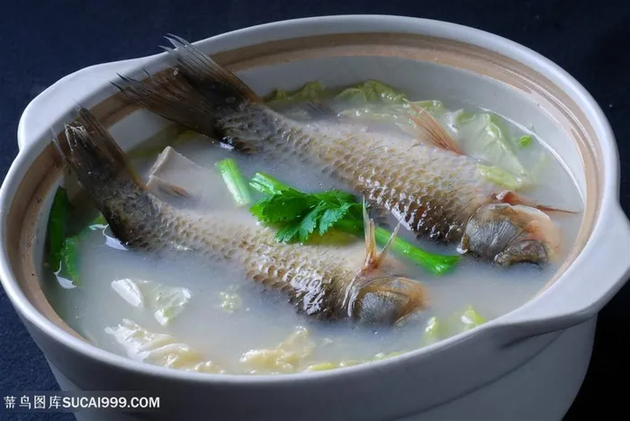 汤菜浓汤鲫鱼