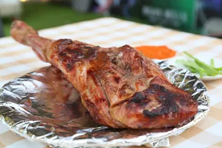烧烤烤羊腿