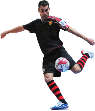 足球运动员踢球射门免抠