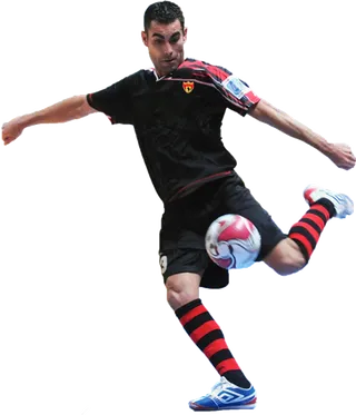 足球运动员踢球射门免抠