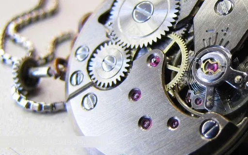 银色金属齿轮图片