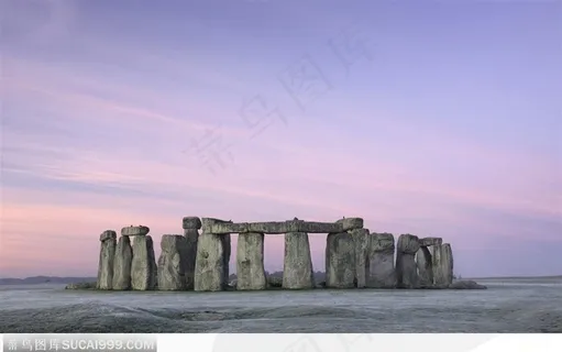 夕阳下英国大海里的石头建筑 夕阳下英国大海里的石头建筑