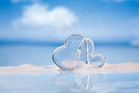 精美白色玻璃心形 精美白色玻璃心形