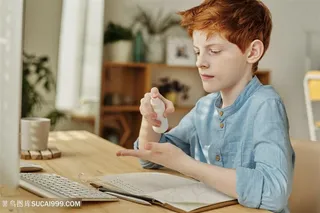儿童写作业用酒精喷手图片