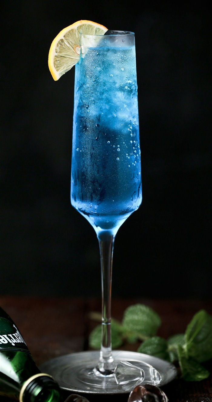 沁爽蓝色夏威夷柠檬鸡尾酒