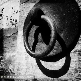 老建筑大宅门上的铁环