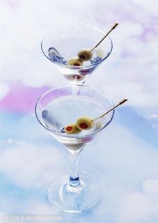 酒水饮料-杯中的白酒