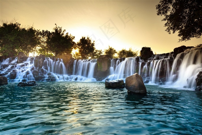 高清唯美瀑布风景图片