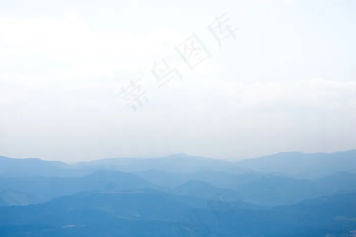 迷雾远山图片