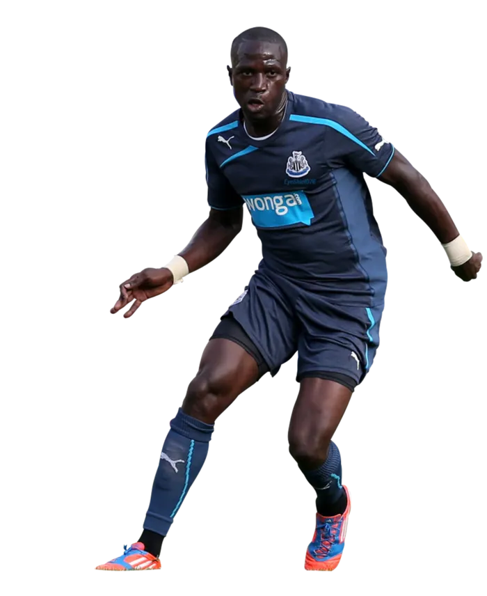 足球运动员踢球射门免抠